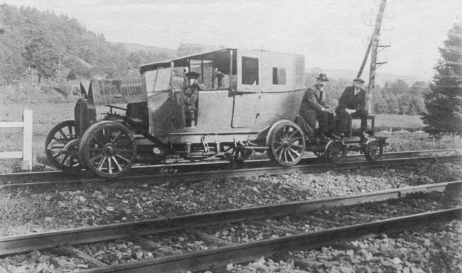 Voiture sur rails 1920 001b.jpg