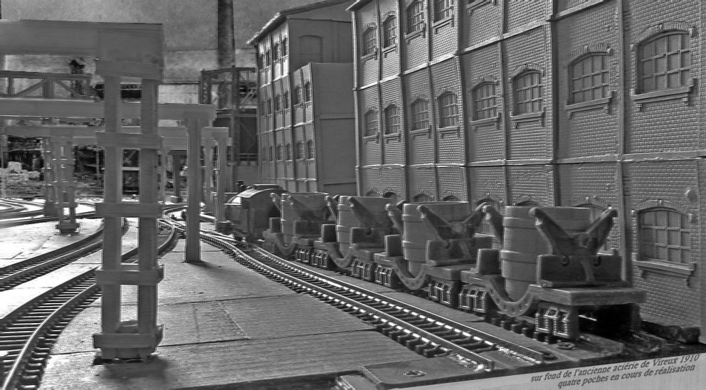 4513 copie N&B avec fond aciérie 1910.jpg